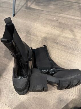 Ganni Women’s Black Chunky Chelsea Boots